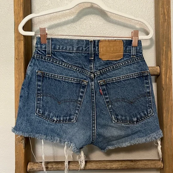 Vintage Levi’s High Rise Jean Shorts - Picture 2 of 3